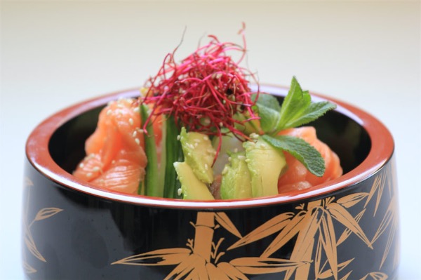 85 Chirashi de saumon