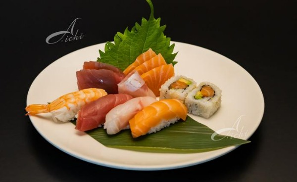 127. SUSHI SASHIMI 12pz