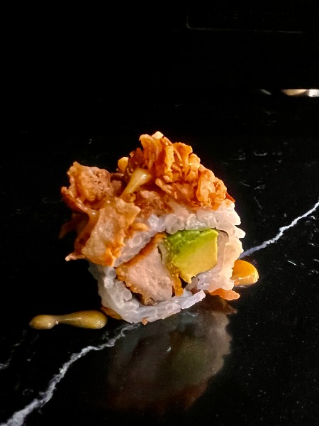 C15. Crispy rolls poulet frit avocat