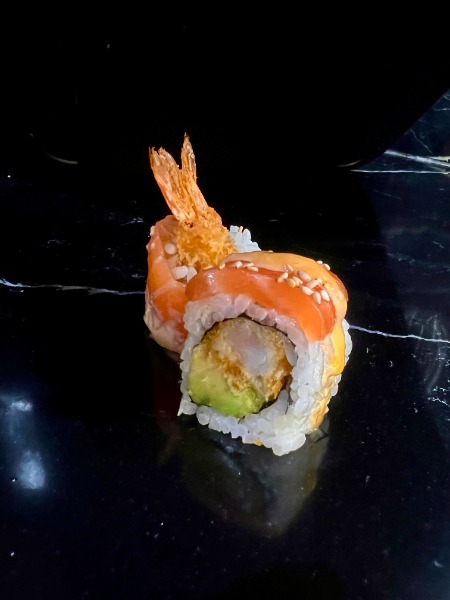 C16. Royal rolls tempura avocat