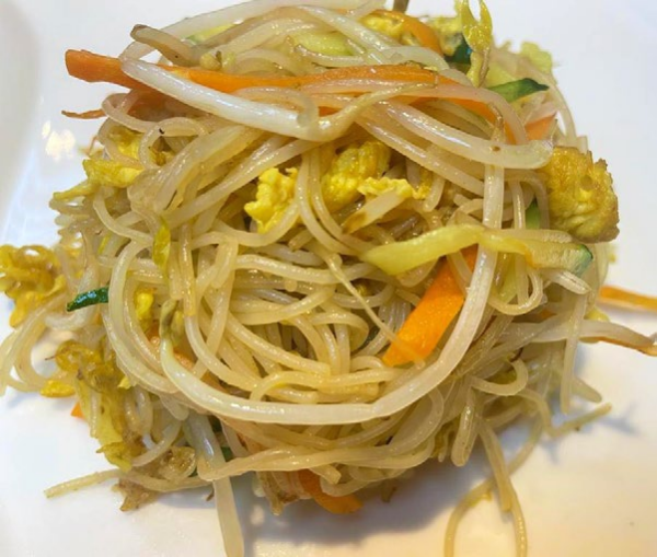 J13. Spaghetti di riso saltati con verdure
