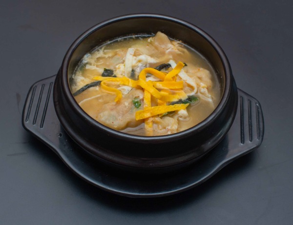 501 korean soup of dumplings with beef 鸡肉饺子炖牛肉汤