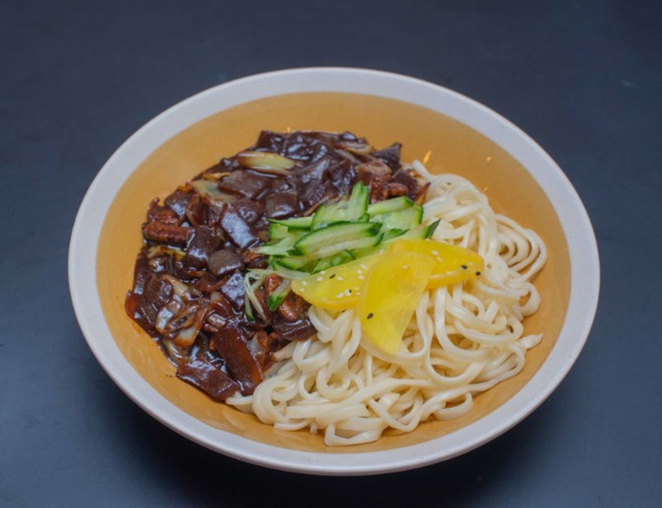 601 KOREAN NOODLES WITH FRIED SOY SAUCE 炸酱面