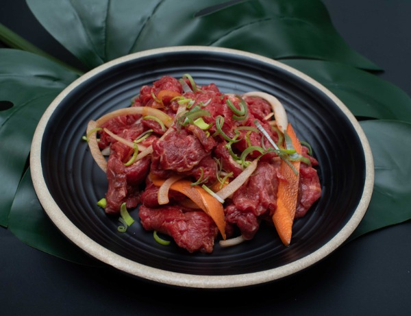 802 traditional Korean barbecue beef with marinated beef 传统韩式腌牛肉