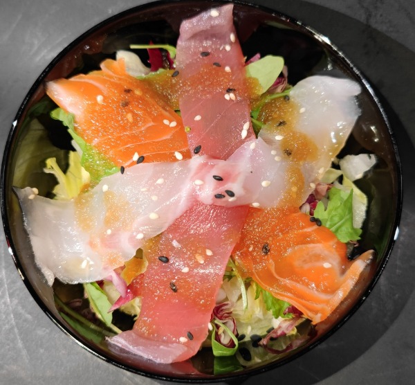 008. SASHIMI SALAD