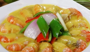 19 Crevettes sautées au curry