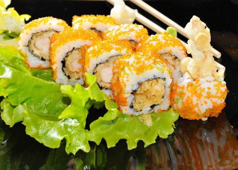 Tobiko uramaki