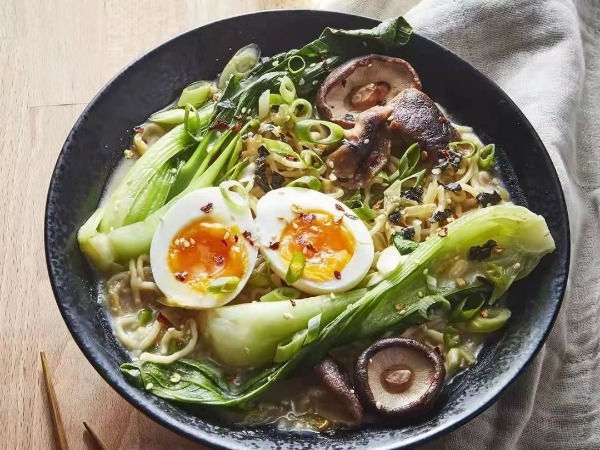 301. Ramen con verdure