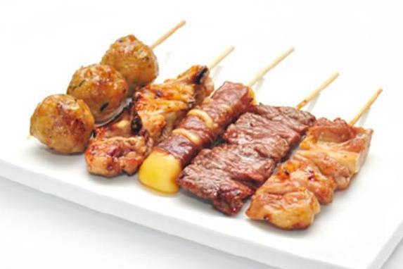 My3. Yakitori Mixtes(2 poulet,2 boulettes poulet,1 beuf fromage)5p