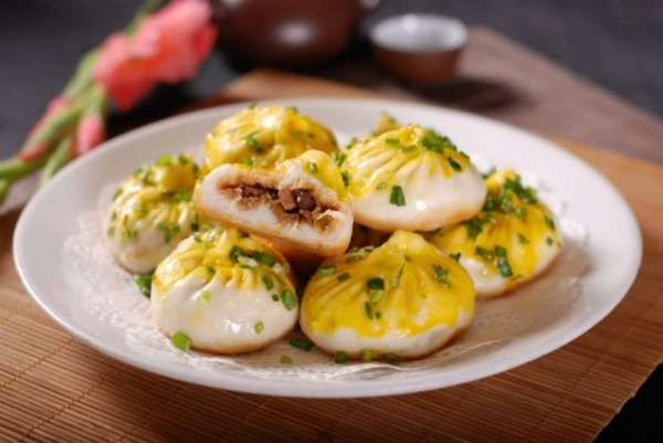 B4. Petit bao grillé à la viande et aux légumes 4 pièces