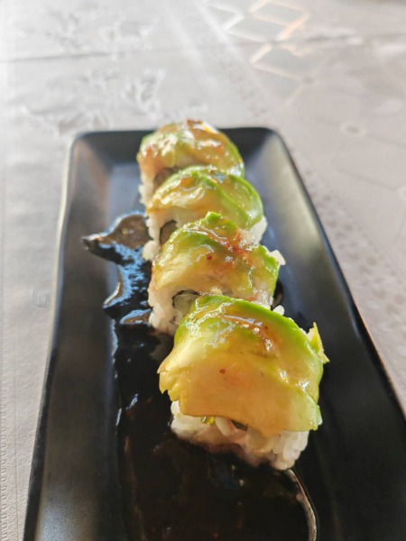 142. Avocado salmon fried roll