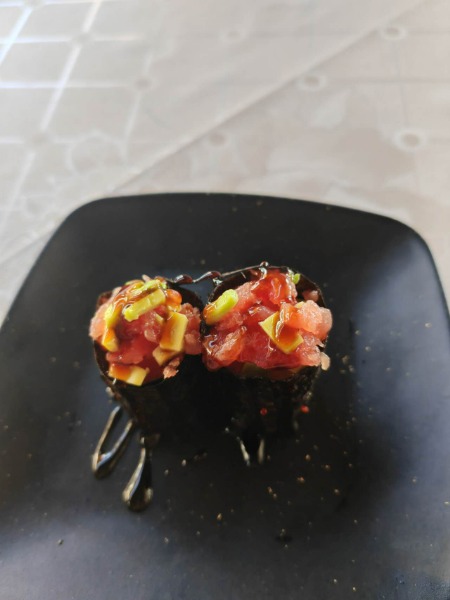 157. Spicy tuna avocado