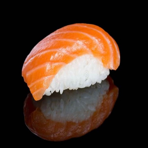 48. Nigiri salmón