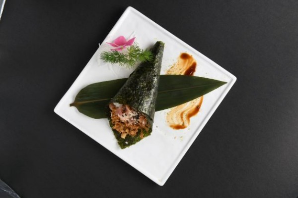 S132. Temaki spicy maguro