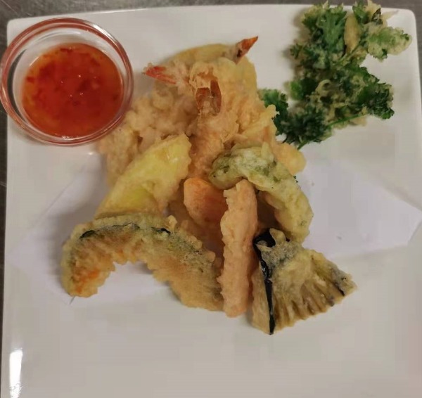 P8. Plat tempura crevette et légumes