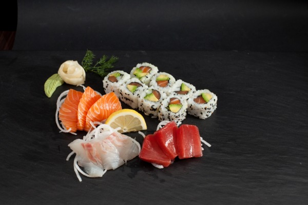 M10. Maki Sashimi avec soupe et salade 