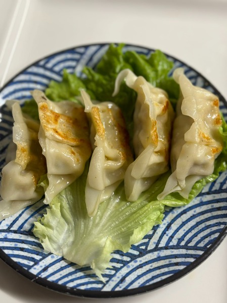 P1. Gyoza (poulet et légumes)