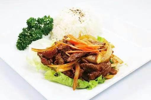 MENU SP7. Riz au boeuf sauté aux oignons