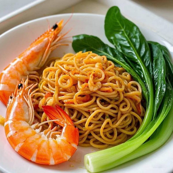 ch31. Wheat noodles with king prawns and vegetables