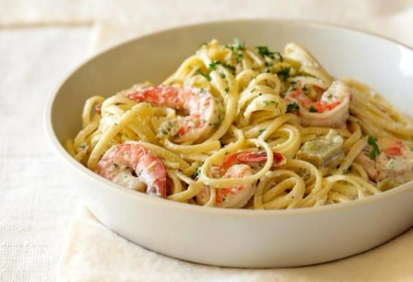 Ita10. Linguine with shrimp, mushrooms, and tomatoes