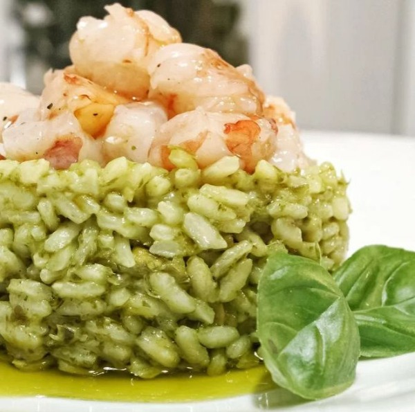 Ita16. Risotto with shrimp, pesto, and tomatoes