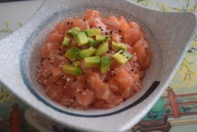 Poke salmone