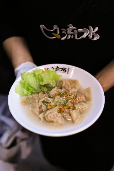 G6. Pork dumplings soup