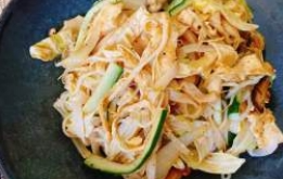 2004. Tagliatelle di riso con verdure