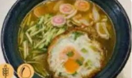 2016v. Ramen con frutti di mare e verdure, uova in brodo