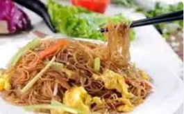 2019. Spaghetti di riso con verdure