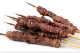 1022. Spiedini di agnelloalla piastra