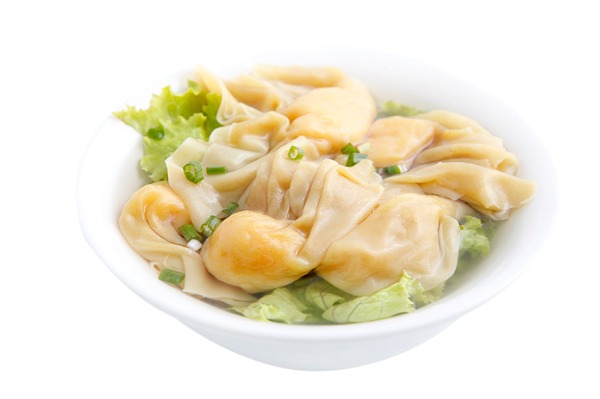 Soupe de nouilles avec raviolis aux crevettes 馄饨汤面