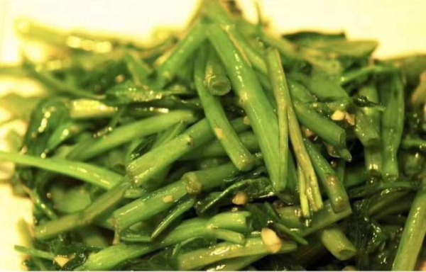 Stir-fried water spinach 清炒空心菜