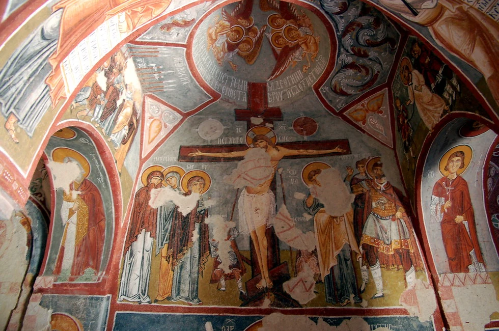 ¿Quién construyó las iglesias excavadas en roca de la Capadocia?