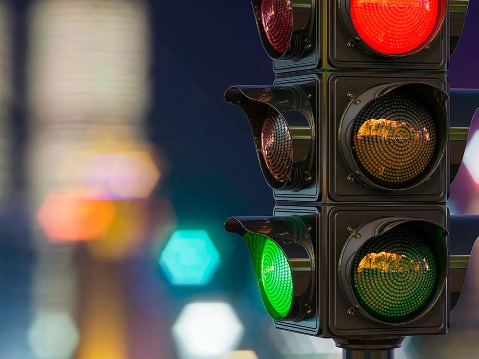 ¿Cómo funciona la red de semáforos en las ciudades?