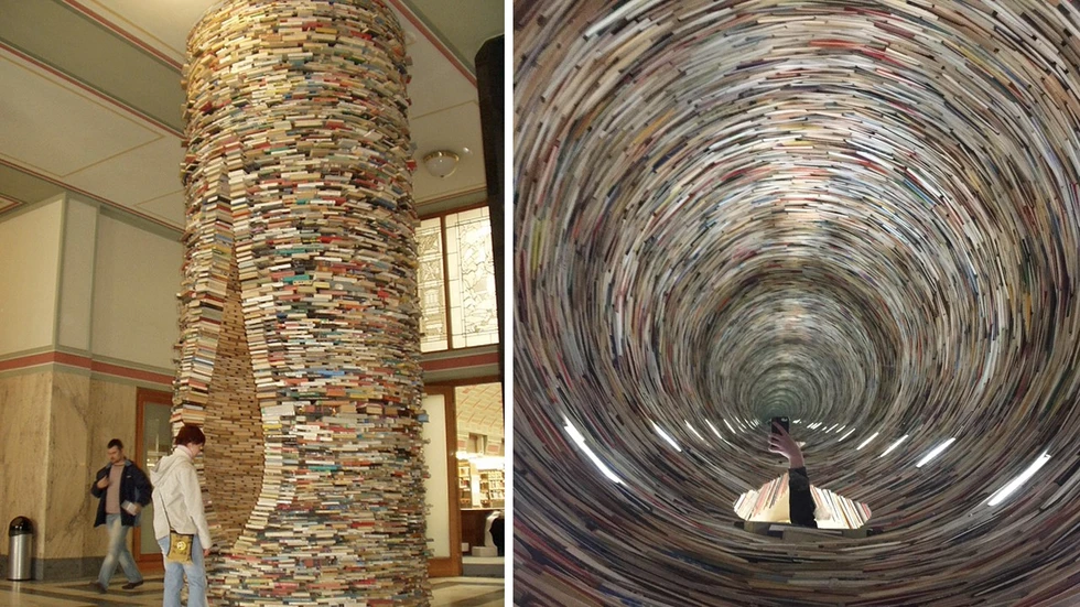 La gran "torre" de libros de Praga