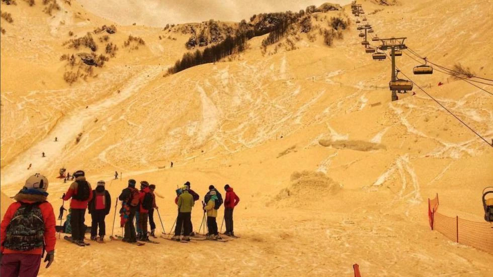 Un fenómeno muy curioso: nieve naranja...