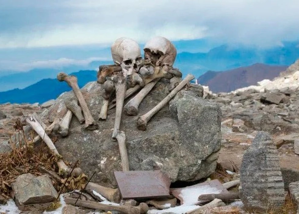 El misterioso Lago de los Esqueletos en Roopkund, India
