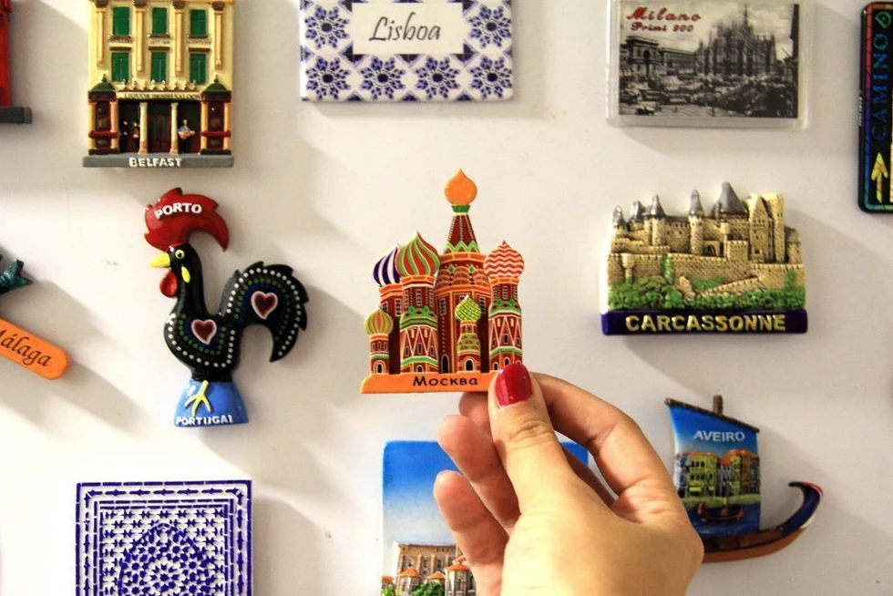 El origen histórico de algunas tradiciones de viaje: Lanzar monedas a fuentes, escribir postales y otras costumbres