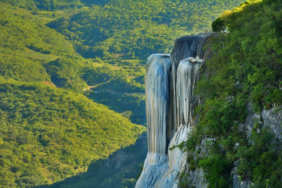 Maravillas Naturales: Explora las cascadas de Hierve el Agua en México