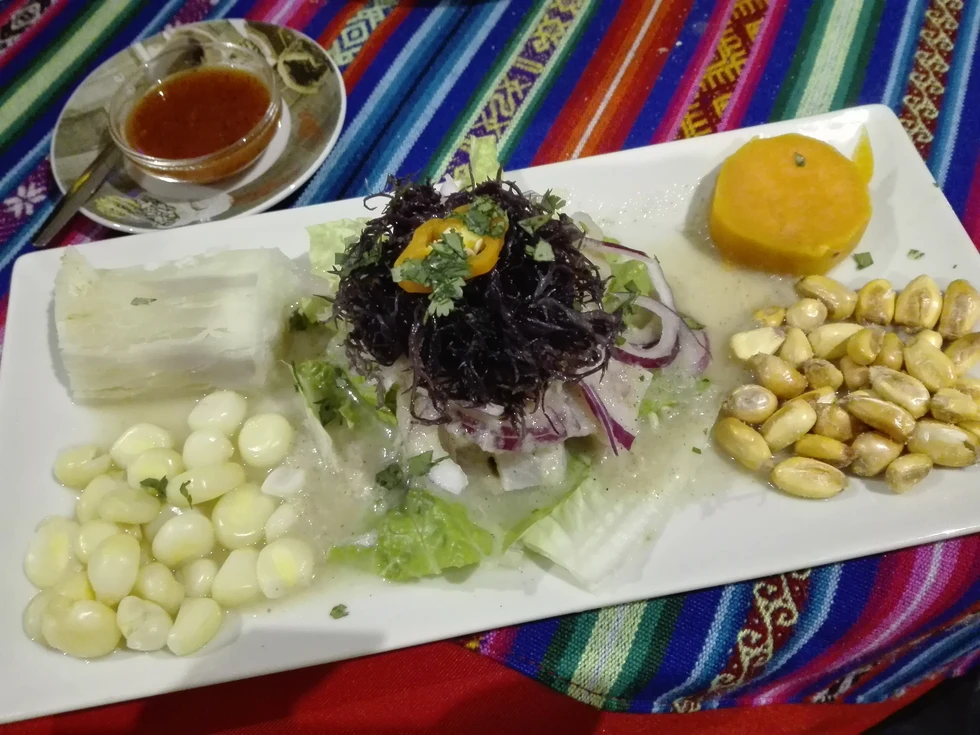 Un lugar en Sevilla con un ceviche de pescado que me encanta...