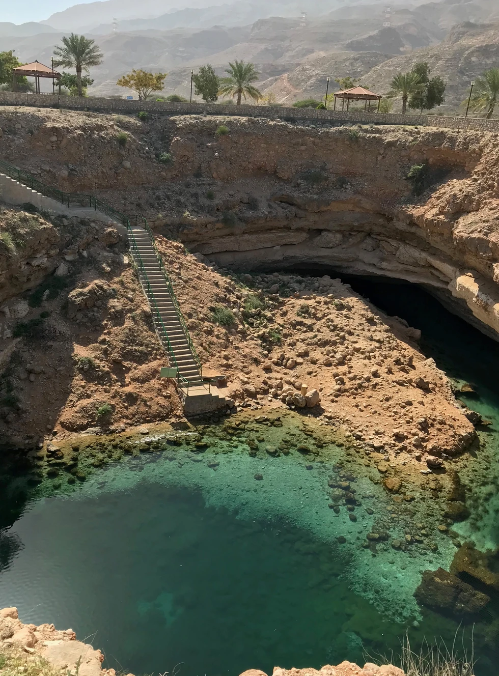 Un agujero en la tierra donde bañarse...