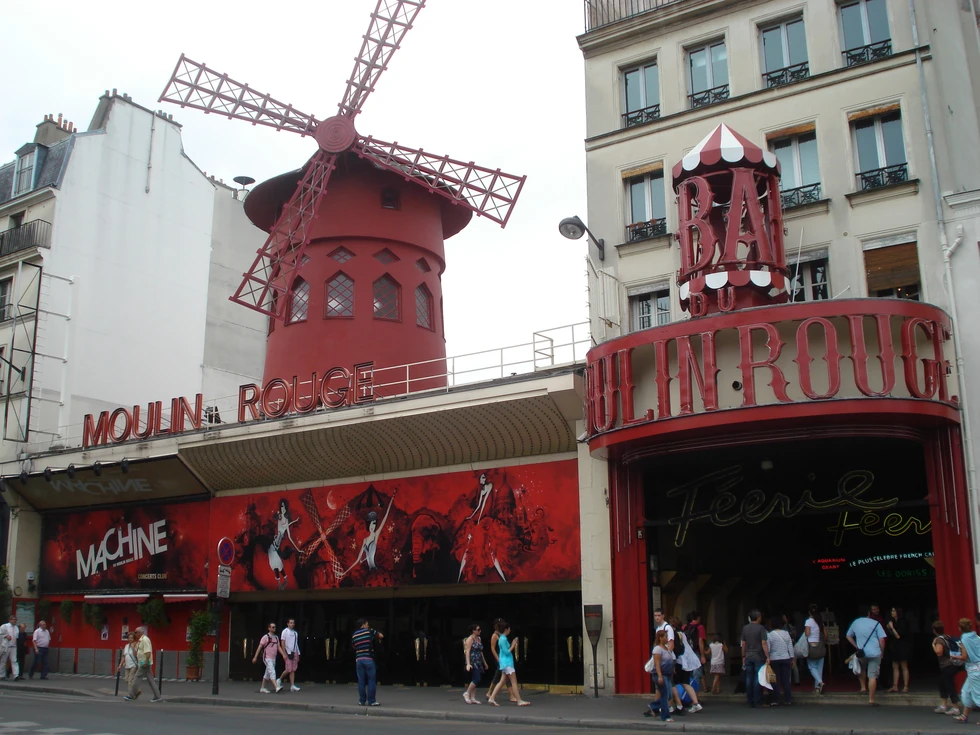 ¿Conoces el Moulin Rouge de París?