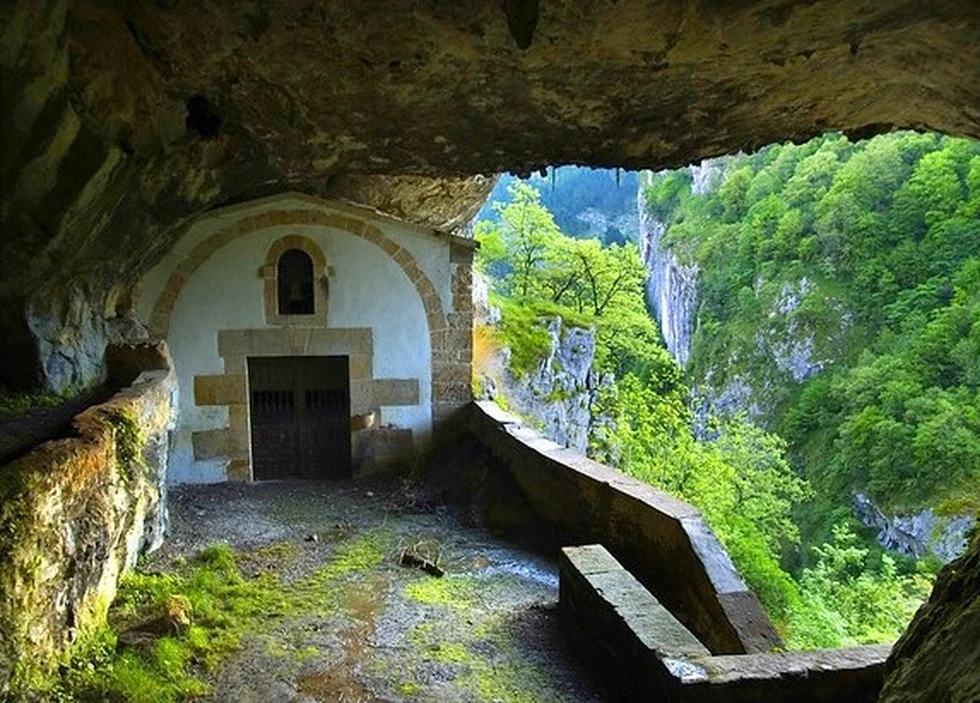 Sandaili, una cueva con muchas historias