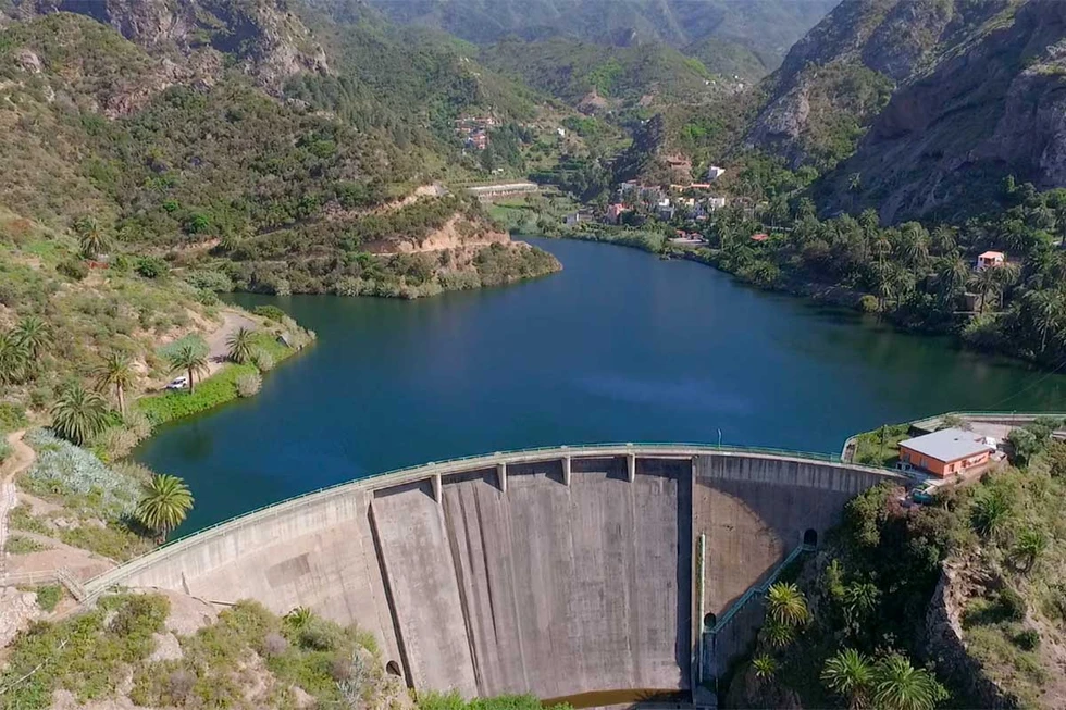 ¿Cómo se construyen los embalses?