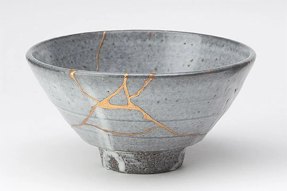 Kintsugi: el arte japonés de arreglar piezas de cerámica rotas