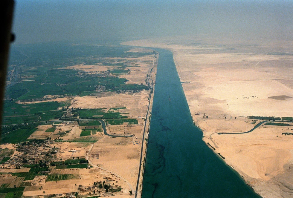 ¿Cuándo se hizo el Canal de Suez?