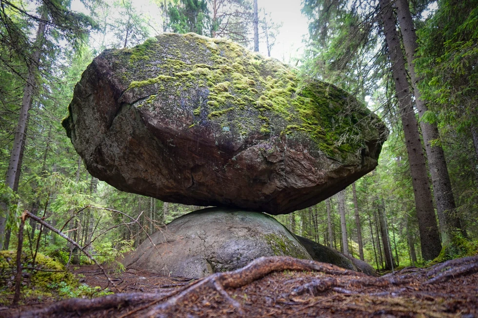 Kummakivi, la roca gigante finlandesa