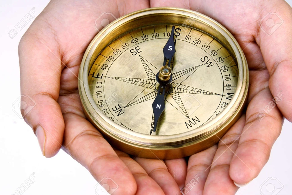 ¿Cómo funciona una brújula?