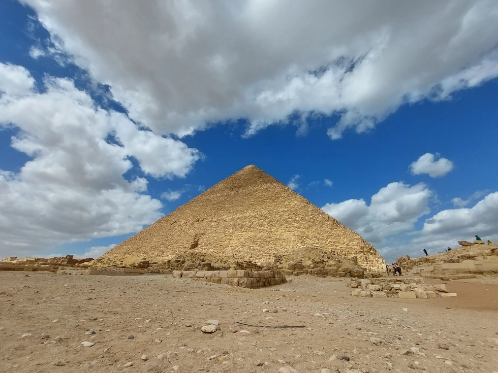 ¿Cuánto tardaron en construir la Gran Pirámide de Giza?